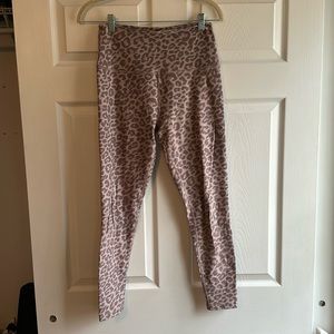 Beyond yoga spacedye leopard print size medium high rise midi legging
